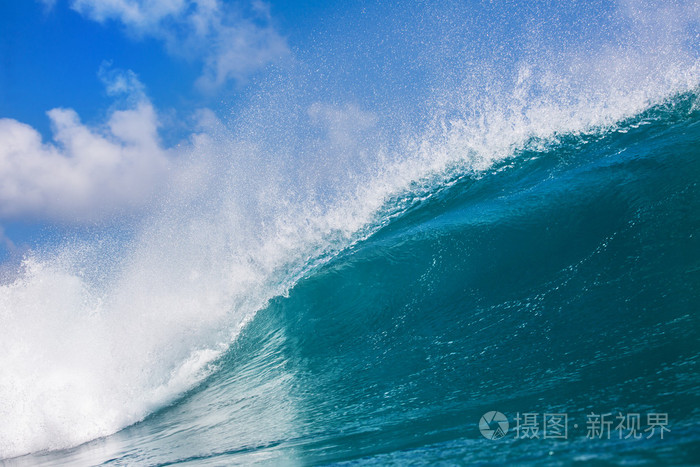 梦到大海涨潮波涛汹涌周公解梦