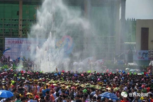 傣族所有的节日_傣族的节日_傣族河里洗澡节日