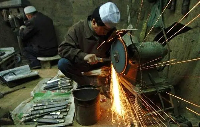 甘肃积石山办赛揭秘“保安族腰刀”技艺：引年轻人承“祖业”