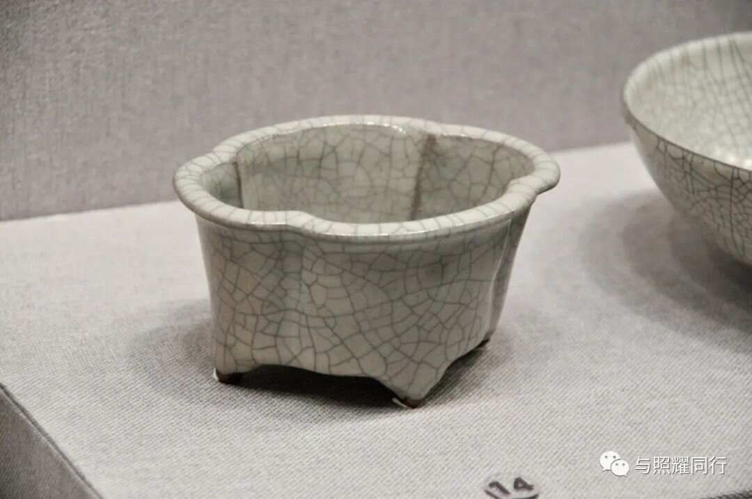 博物馆宋代哥窑瓷器_故宫博物馆宋代哥窑真品图片_